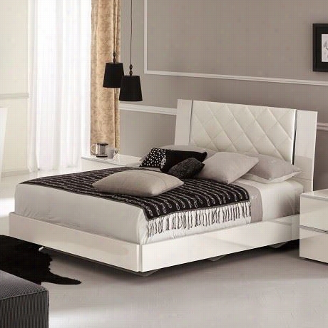Jamp;m Furniture 18067-q Tella Quene Bed In White Lac Quer/chrome