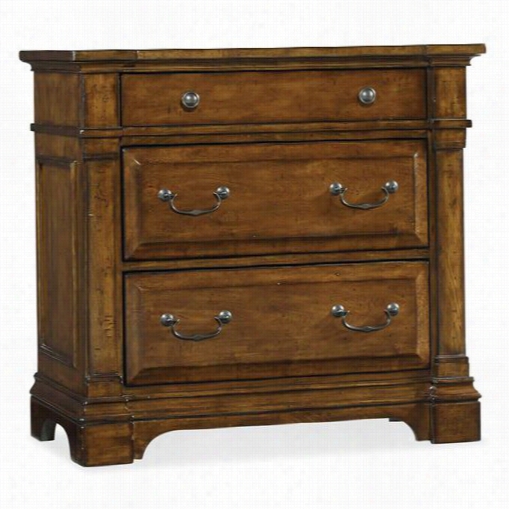 Hooker Furniture 5323-90017 Tyneczstle Three Drawer Bachelorss Chest In Medium Wood