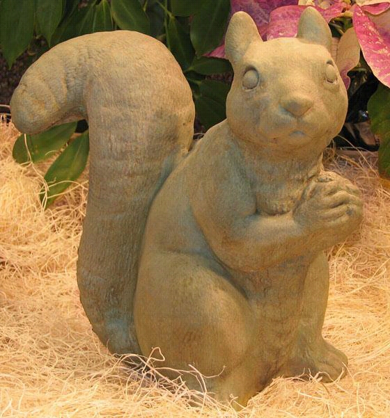 Sitting Squirrel Statue - 10.5hx5.5wx9d, Bronze