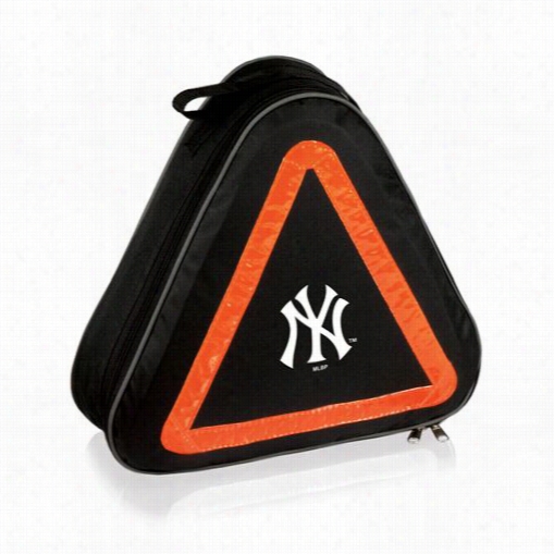 Picnic Time 699- 00-1 79-194-3 Roadside Eer Gency Kit In Black With New York Yankees Digital Print