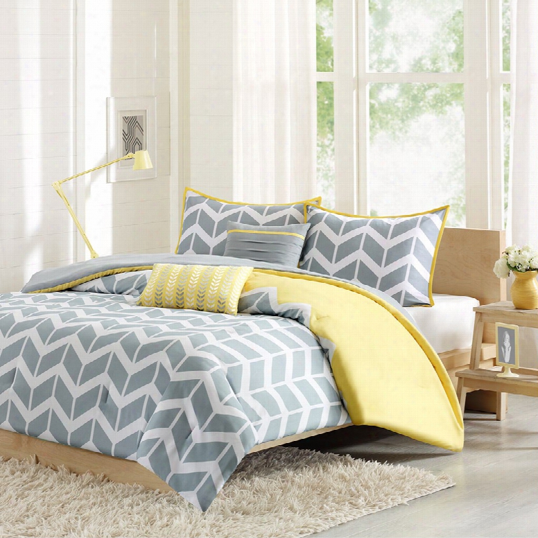 Intelligent Desgn Nadia Comforter Set In Yellow