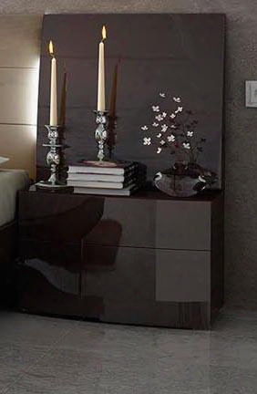 Barcelona Collection I10929 24" Nightstand In Arena And Chocolate