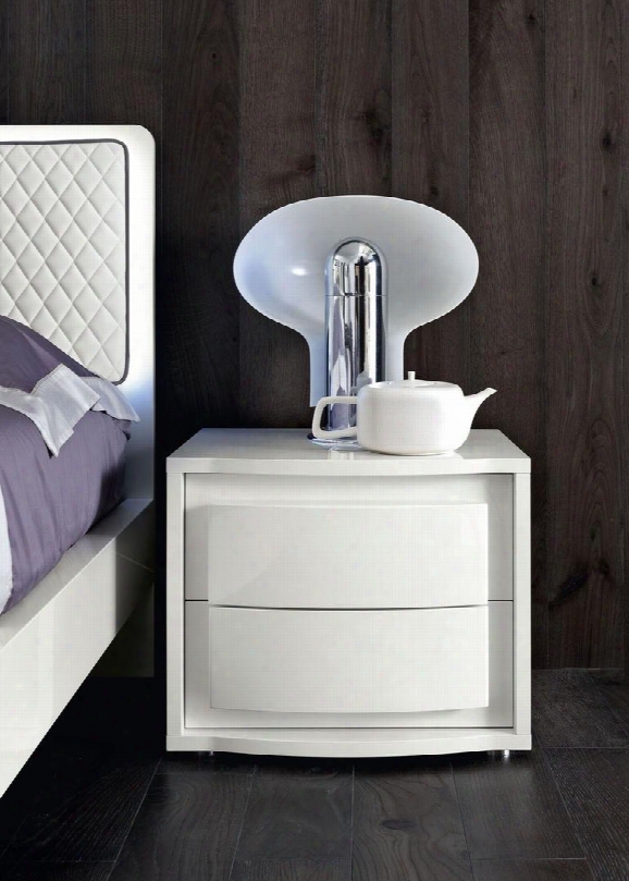 Dama Bianca Collection I16979 22" Nightstand With 2 Drawers And Wood Construction In White