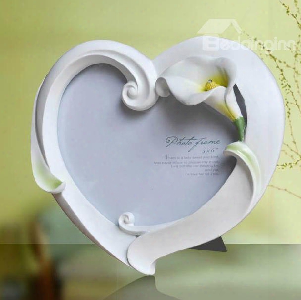 New Arrival Elegant Tulip Style Heart Shape White Photo Frame