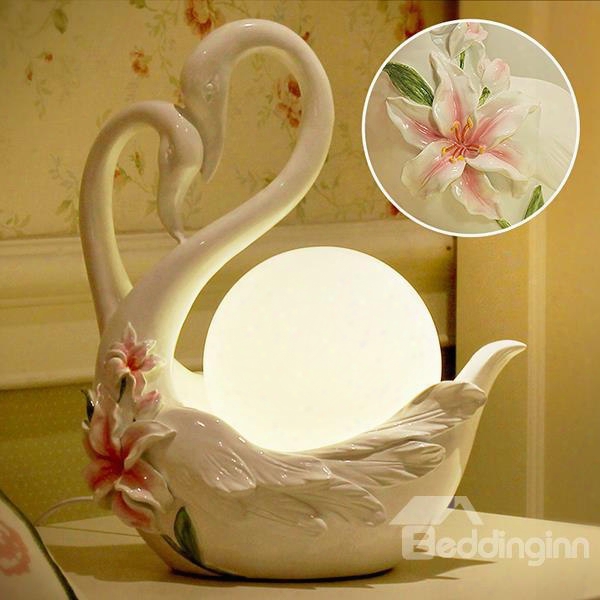 Creative White Fashion Swan Shape Table Lamp