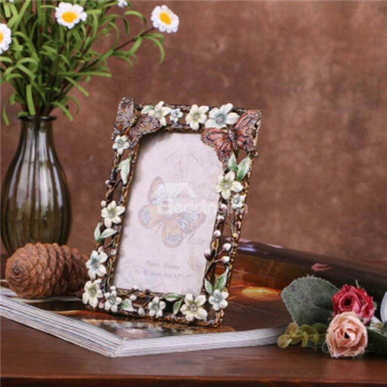 Retro And Pastoral Style European Metal Black Frame With Elegant White Flowers Photo Frame