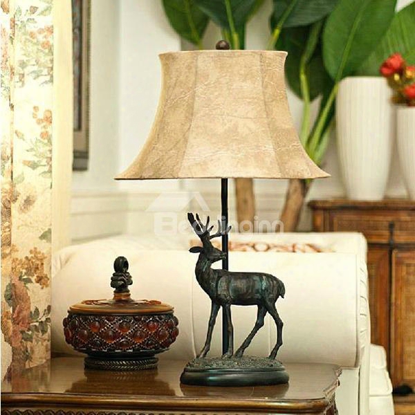 European Classic And Retro Elk Resin Table Lamp