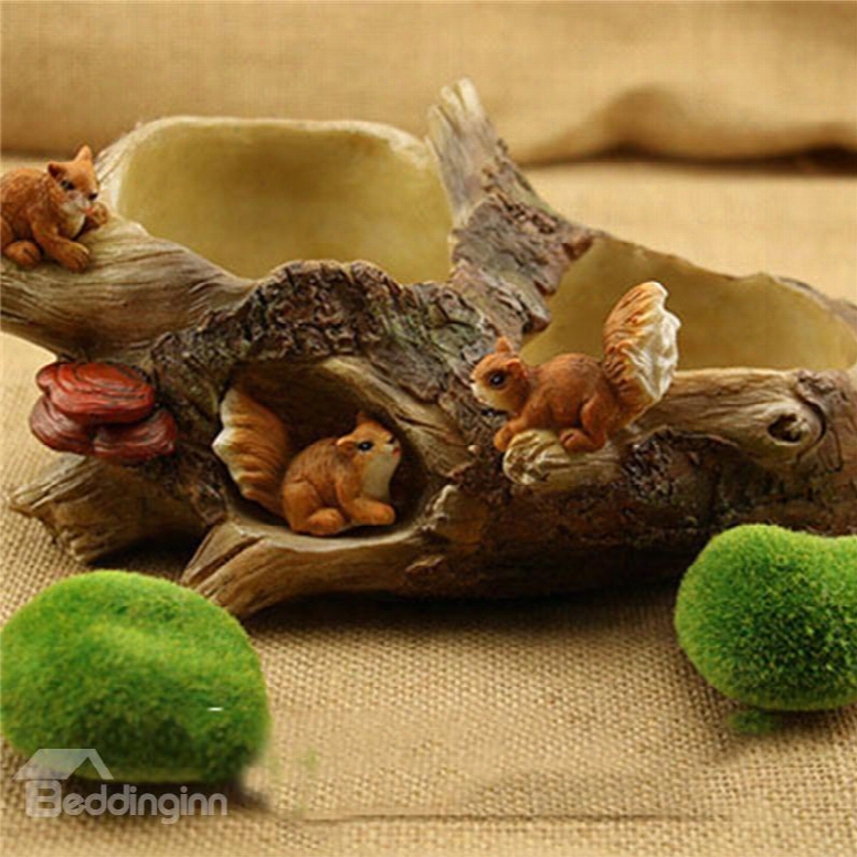 Corrosion Resistance Stone Imitation Resin With Lovely Squirrels Plant Pot