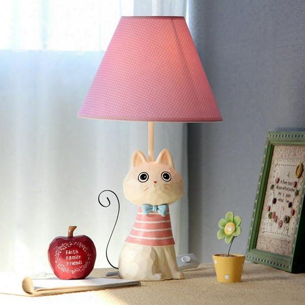 Lovely Iron-taiked Little Cute Cat Shapee Table Lamp