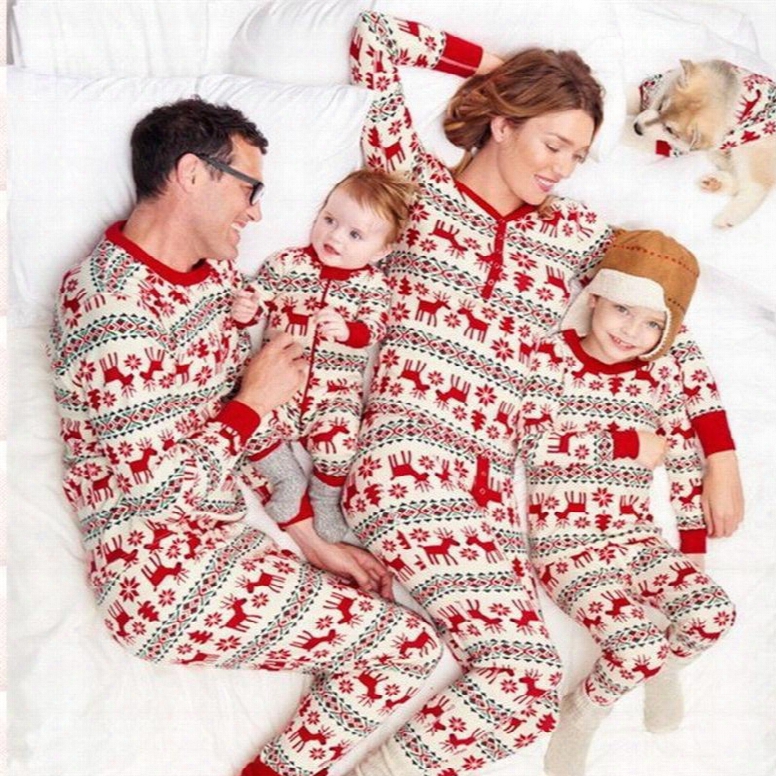 Modern And Elegant Style Elk With Snowflake Pattern Red Twinset Family Christmas  Pajamas