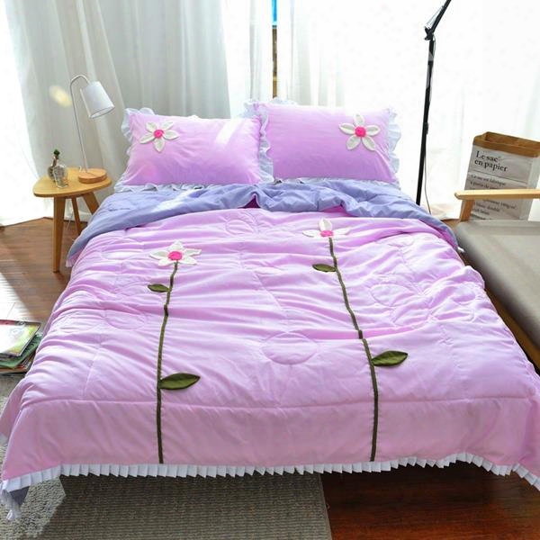 Flower Applique Skincare Polyester Quilt With 2-piece Pillowcases