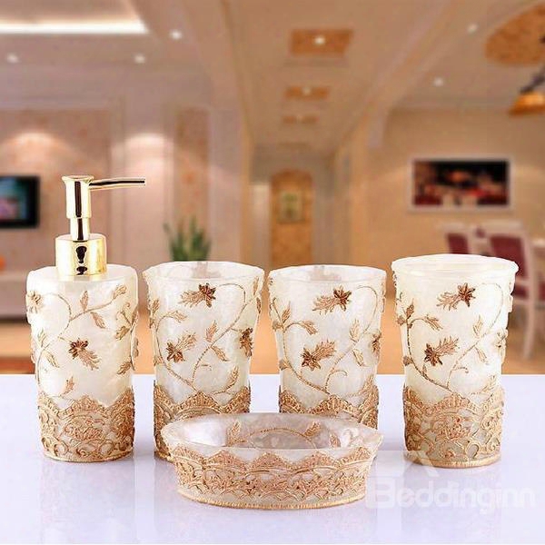 Graceful Vivid Embroidery Floral 5-piece Bathroom Accessories