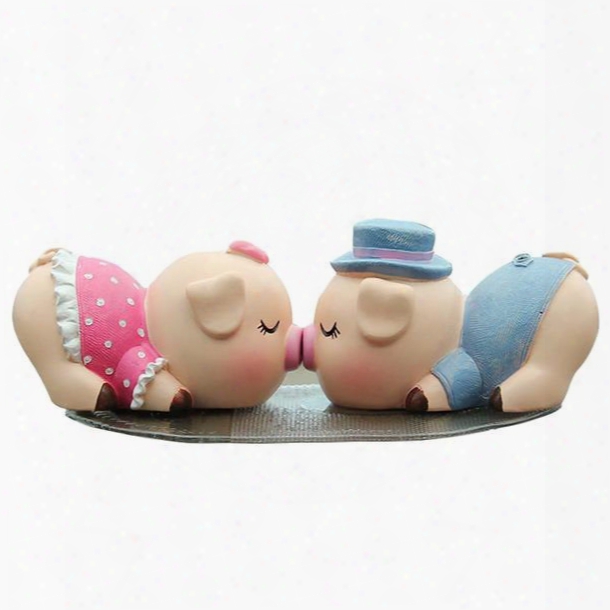 Extremely Cute Resin Kissing Pigs Car Decor