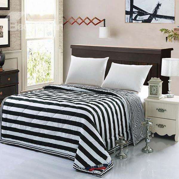 Black And White Stripes Print Lightweight Polyester Quilt