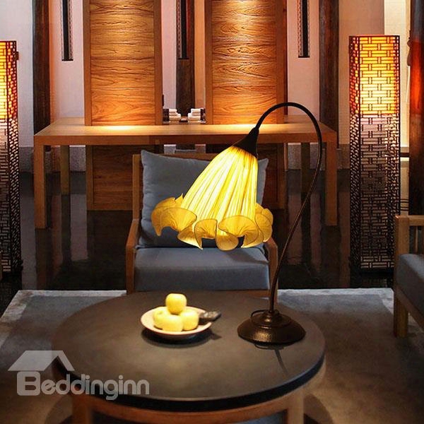 Cozy Classical Flower Shape Decorative Table Lamp