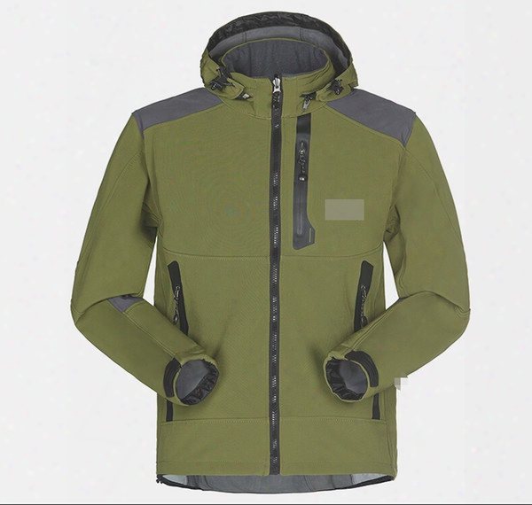 Wholesale-men Waterproof Breathable Softshell Jacket Men Outdoors Sports Coats Women Ski Hiking Windproof Winter Outwear Soft Shell Jacket