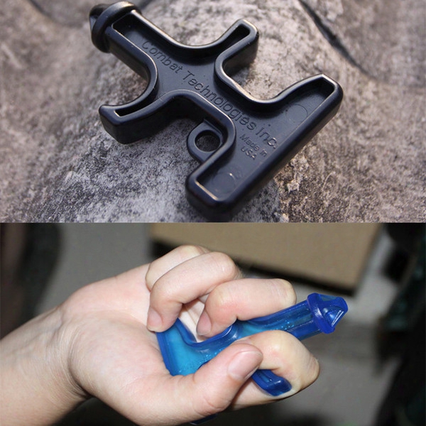 2016 Newest Plastic Brassknuckles Fighting Knuckle Dusters Portable Enforcer Key Chain Self Defense Keychain Finger Knuckles Unisex Crafts