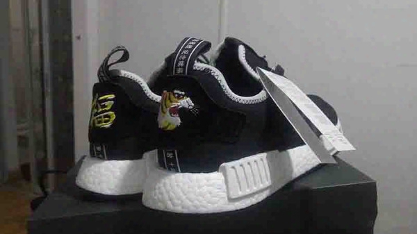 Neighborhood Nmd R1 X Invincible Sneaker Black Men Nbhd X Nmd X Invincible Running Shoes Women Outdoor Fashion Trainer Size 36-45