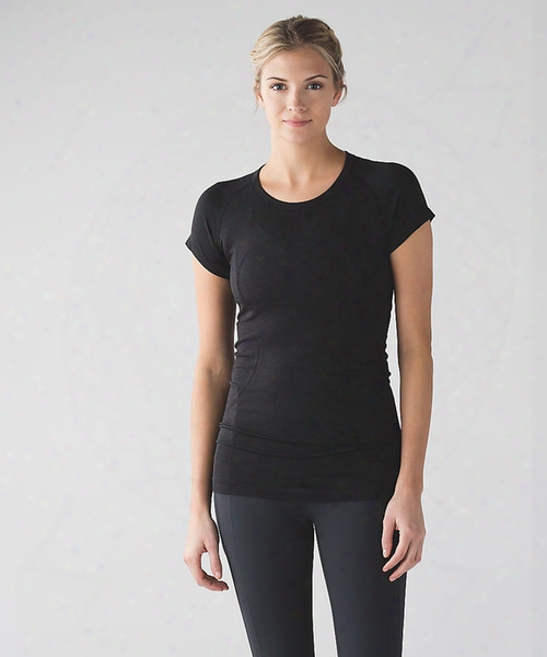 Wholesale New Fashion Women&#039;s Breathable Round Collar T-shrt Yoga Running Fitness Quick-dry Seamless Short-sleeve Outdoor Sportswear